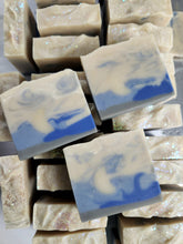 Load image into Gallery viewer, Luna Berry Soap Earthly Soap Goods